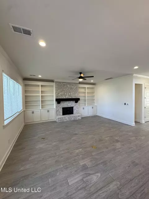 Living - 2288 Slocum Rd, Hernando, MS 38632 photo 1 of 1