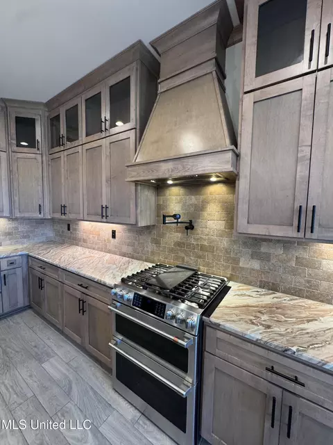 Kitchen - 2288 Slocum Rd, Hernando, MS 38632 photo 4 of 5