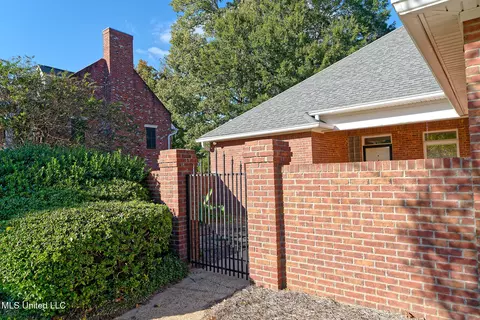 Exterior - 902 Oak Trl, Canton, MS 39046 photo 2 of 7