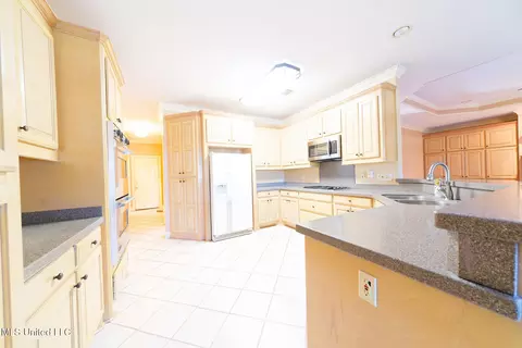 Kitchen - 902 Oak Trl, Canton, MS 39046 photo 2 of 2