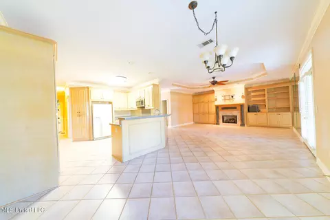 Living - 902 Oak Trl, Canton, MS 39046 photo 3 of 5