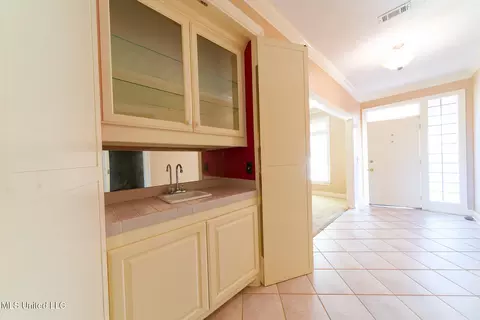Entry Way - 902 Oak Trl, Canton, MS 39046 photo 2 of 2