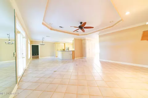 Living - 902 Oak Trl, Canton, MS 39046 photo 2 of 5