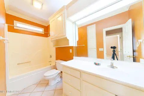 Bath - 902 Oak Trl, Canton, MS 39046 photo 4 of 4