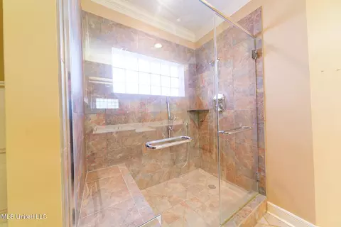 Bath - 902 Oak Trl, Canton, MS 39046 photo 2 of 4