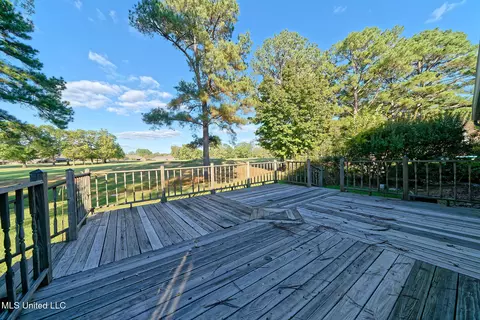 Exterior - 902 Oak Trl, Canton, MS 39046 photo 6 of 7