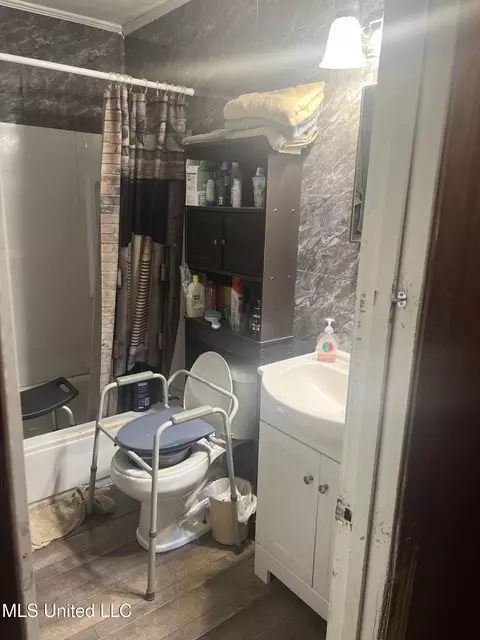 Bath - 197 Halbert Thames Rd, Magee, MS 39111 photo 1 of 3