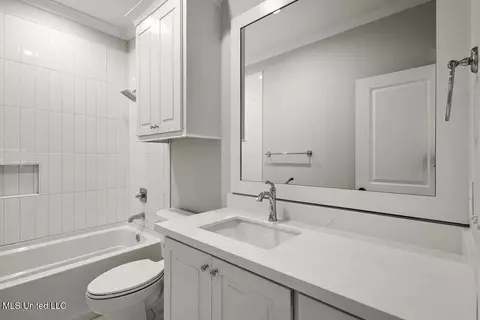 Bath - 205 Lake Crest Dr, Madison, MS 39110 photo 1 of 3