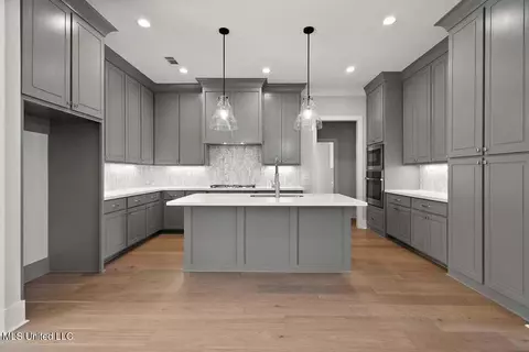 Kitchen - 205 Lake Crest Dr, Madison, MS 39110 photo 2 of 4