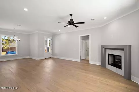 Living - 205 Lake Crest Dr, Madison, MS 39110 photo 2 of 3