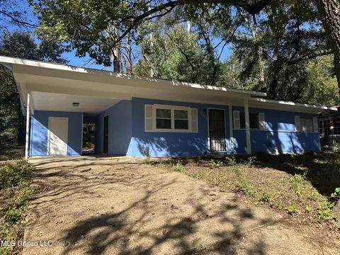 2725 Charleston Dr, Jackson, MS 39212