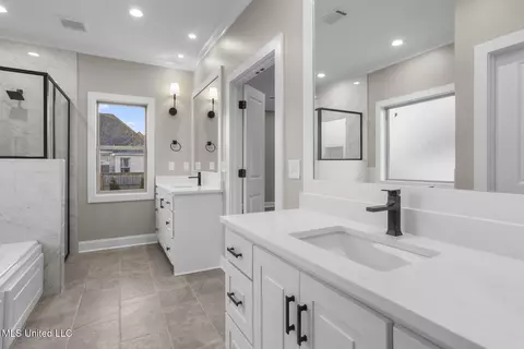 Bath - 436 Aurora Cir, Canton, MS 39046 photo 1 of 6