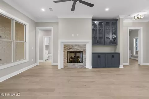 Living - 436 Aurora Cir, Canton, MS 39046 photo 3 of 4