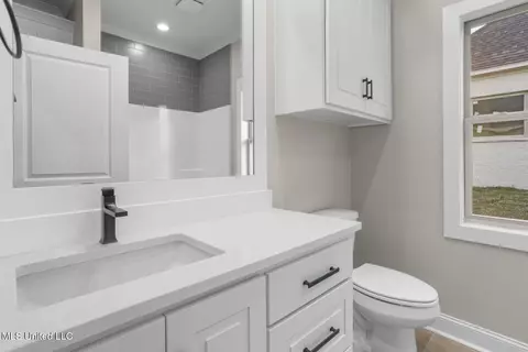 Bath - 436 Aurora Cir, Canton, MS 39046 photo 5 of 6