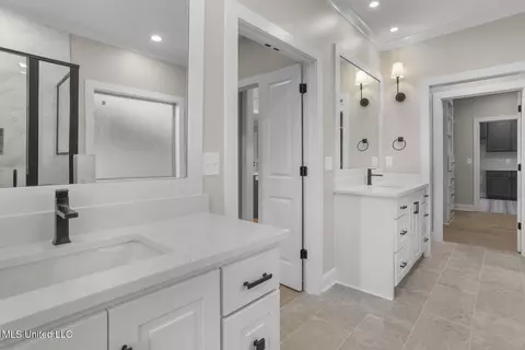 Bath - 436 Aurora Cir, Canton, MS 39046 photo 4 of 6