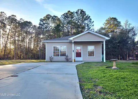 2219 Hudson St, Waveland, MS 39576