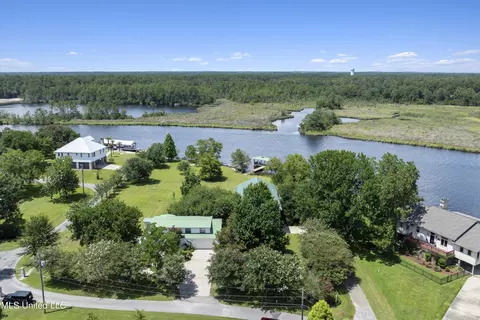 1099 Campbell Dr, Biloxi, MS 39532
