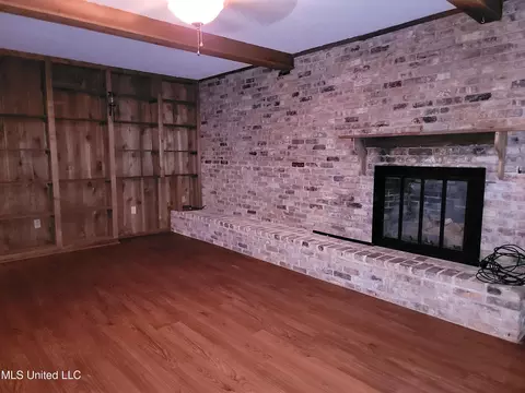 Living - 3954 River Pine Dr, Moss Point, MS 39563 photo 2 of 4