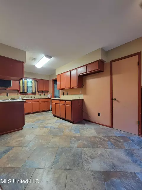 Kitchen - 3954 River Pine Dr, Moss Point, MS 39563 photo 1 of 4