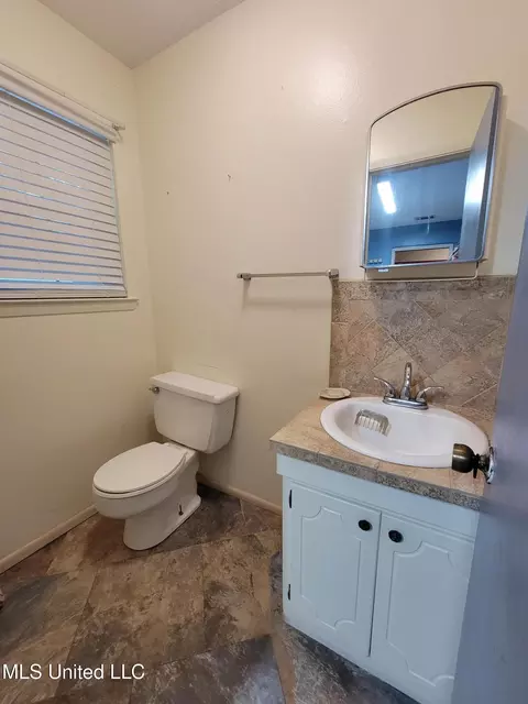 Bath - 3954 River Pine Dr, Moss Point, MS 39563 photo 1 of 4