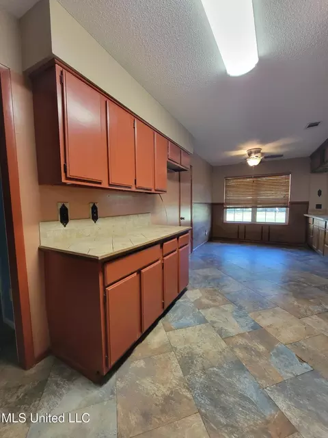 Kitchen - 3954 River Pine Dr, Moss Point, MS 39563 photo 4 of 4