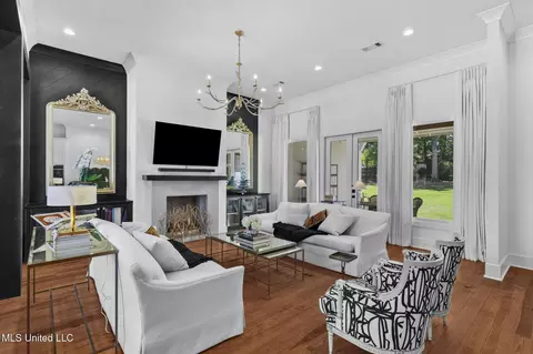Living - 323 Penrose Pl, Madison, MS 39110 photo 2 of 5
