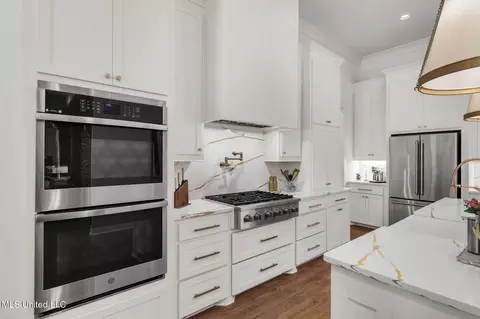 Kitchen - 323 Penrose Pl, Madison, MS 39110 photo 2 of 4