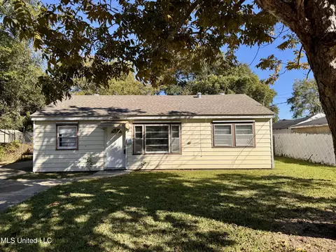 1202 13th St, Pascagoula, MS 39567