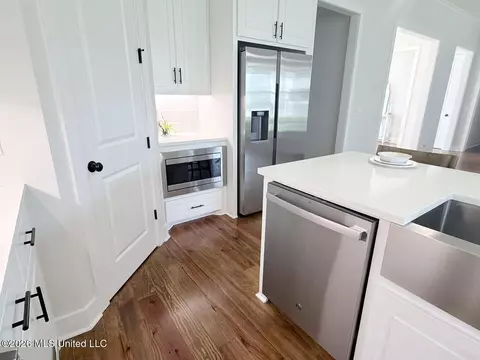 Kitchen - 433 Crossvine Pl, Madison, MS 39110 photo 3 of 6