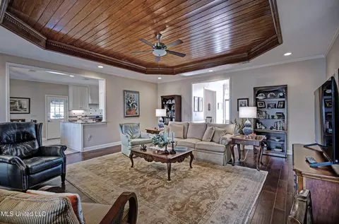 Living - 154 Northwind Dr, Brandon, MS 39047 photo 4 of 4
