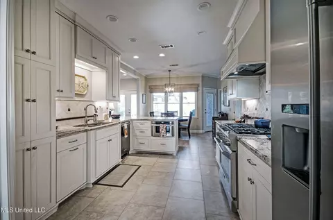 Kitchen - 154 Northwind Dr, Brandon, MS 39047 photo 1 of 4