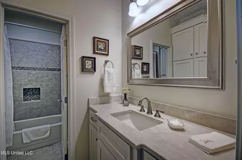 Bath - 154 Northwind Dr, Brandon, MS 39047 photo 4 of 5