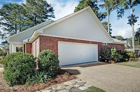 Exterior - 154 Northwind Dr, Brandon, MS 39047 photo 5 of 8