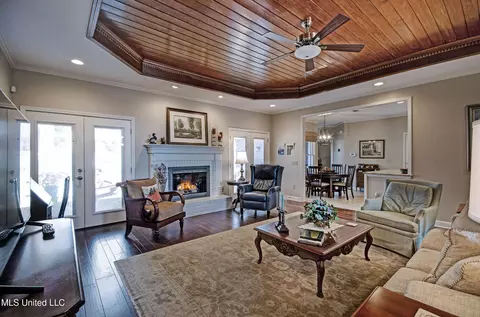 Living - 154 Northwind Dr, Brandon, MS 39047 photo 3 of 4