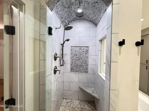 Bath - 130 Coventry Ln, Canton, MS 39046 photo 1 of 7
