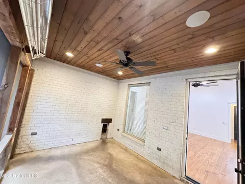 Exterior - 130 Coventry Ln, Canton, MS 39046 photo 5 of 8