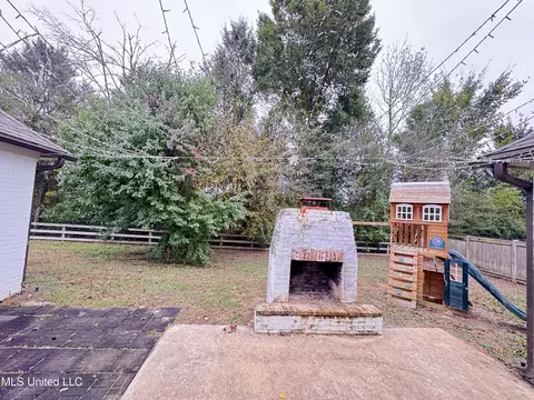 Exterior - 130 Coventry Ln, Canton, MS 39046 photo 6 of 8