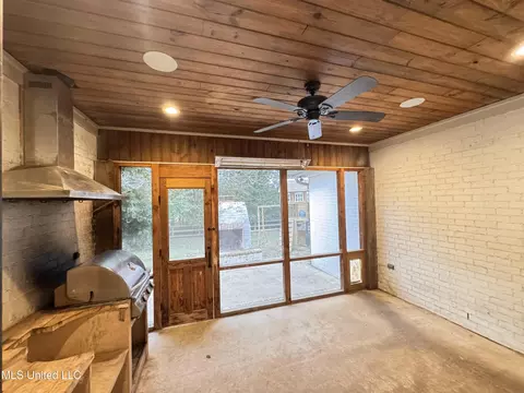 Exterior - 130 Coventry Ln, Canton, MS 39046 photo 4 of 8