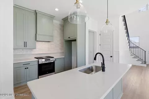 Kitchen - 185 Bronson Bnd, Flowood, MS 39232 photo 2 of 3