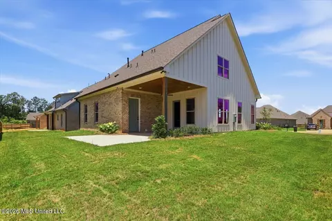 Exterior - 185 Bronson Bnd, Flowood, MS 39232 photo 4 of 5