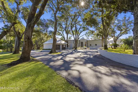 308 Italian Isle Rd, Gautier, MS 39553