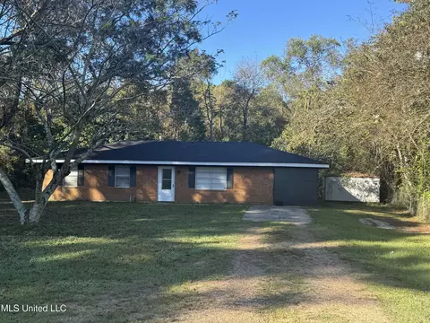620 Stevon Moore St, Wiggins, MS 39577