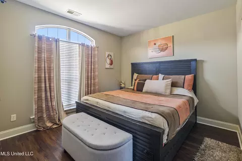 Bedroom - 617 N Doe Creek Trl, Hernando, MS 38632 photo 2 of 4