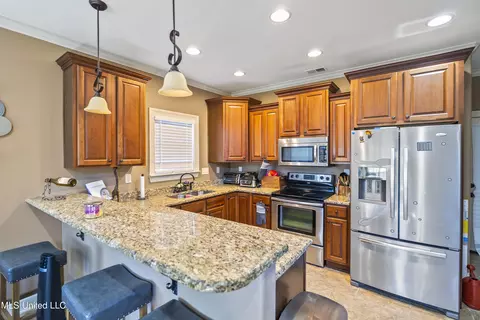 Kitchen - 617 N Doe Creek Trl, Hernando, MS 38632 photo 1 of 2