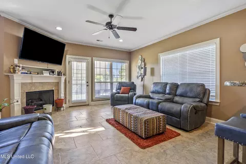 Living - 617 N Doe Creek Trl, Hernando, MS 38632 photo 1 of 1