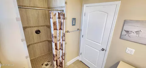 Bath - 4 Sea View Cir, Long Beach, MS 39560 photo 5 of 6