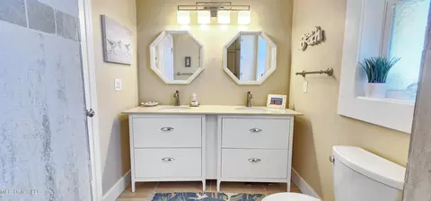 Bath - 4 Sea View Cir, Long Beach, MS 39560 photo 4 of 6
