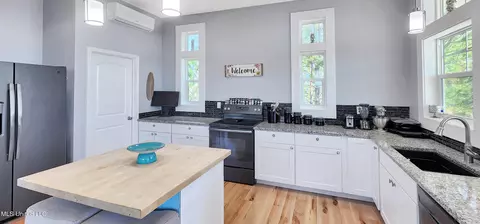 Kitchen - 4 Sea View Cir, Long Beach, MS 39560 photo 2 of 3