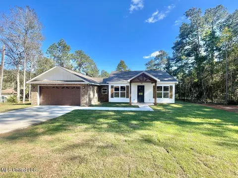3 Cove Lake Rd, Carriere, MS 39426