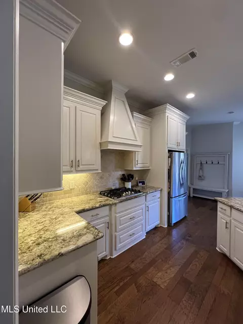 Kitchen - 137 Camden Xing, Madison, MS 39110 photo 3 of 3